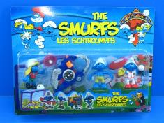 3时蓝精灵3只+带飞轮斗士4款